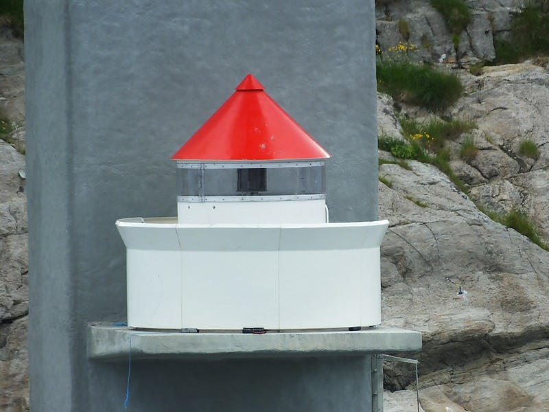 TOPØY - N Side - Havnøy - Breisund light
Keywords: Lofoten;Norway;Norwegian sea