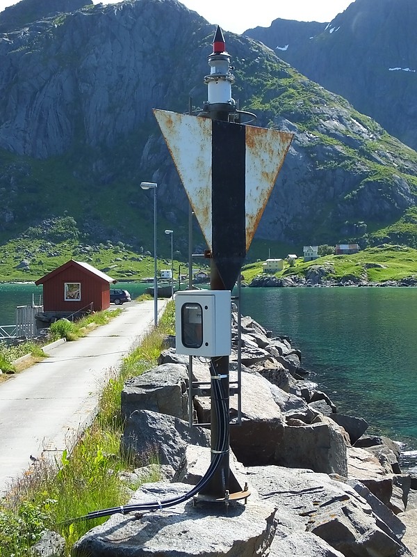 STEINSFJORD - Ldg Lts Rear - Tangstad Mole light
Keywords: Lofoten;Norway;Norwegian sea