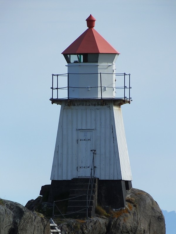 HOVSUND - Bukholmen lighthouse
Keywords: Lofoten;Norway;Norwegian sea