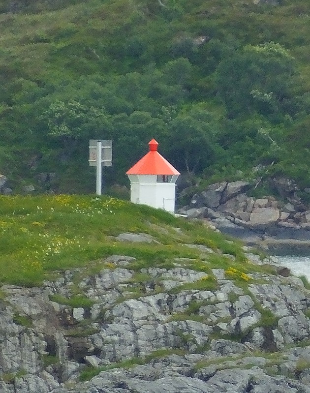 LANGØY - W Side - Aasanfjord - Aasanøy - NW Side light
Keywords: Langoy;Vesteralen;Norway;Norwegian sea