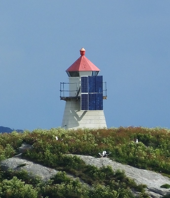 SOMMARØY - Saltholmen lighthouse
Keywords: Kvaloya;Norway;Norwegian Sea