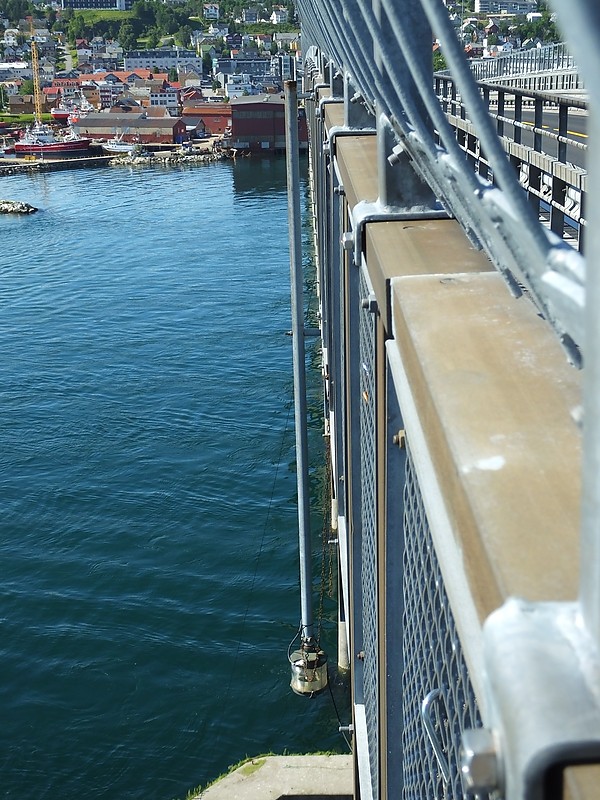 TROMSØ - Tromsø Bridge - Centre - W Side light
Keywords: Tromso;Norway;Norwegian sea