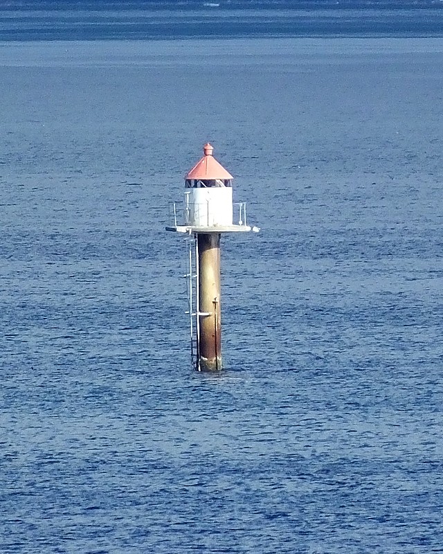 TROMSØ - Sandnessundet - Skallen light
Keywords: Tromsoysund;Tromso;Norway;Norwegian sea;Offshore