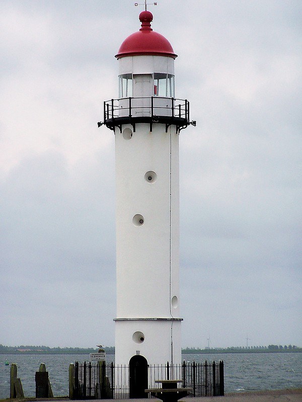 Haringvliet / Hellevoetsluis lighthouse
Lighthouse of Hellevoetsluis at the Haringvliet
Keywords: Haringvliet;Netherlands;North sea