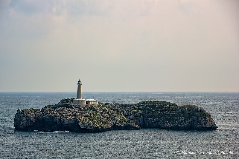 Isla de Mouro Lighthouse
Keywords: Bay of Biscay;Spain;Cantabria;Santander