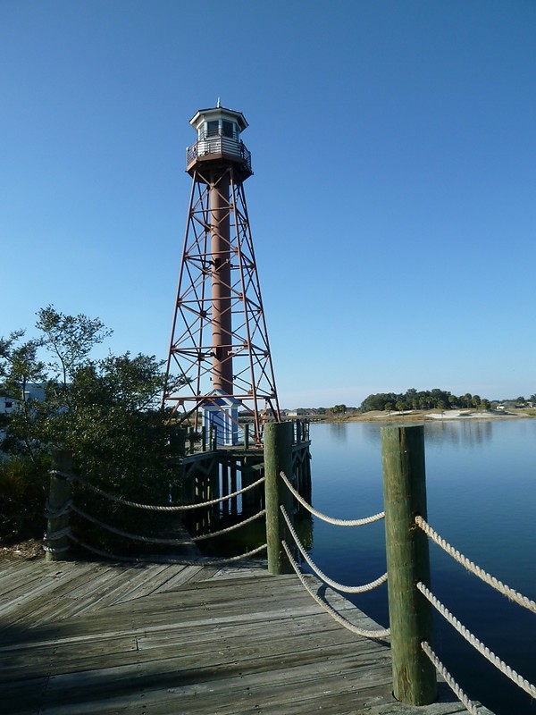 Florida / Lake Sumter lighthouse
Not Aid to Navigation
[url=http://www.lhdigest.com/Digest/StoryPage.cfm?StoryKey=3245]see details[/url]
Keywords: Florida;United States;Faux