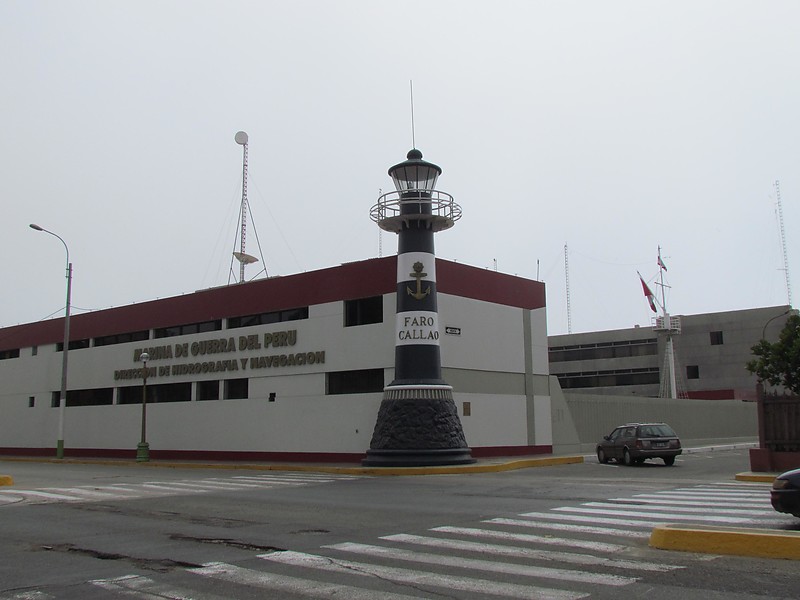 Callao Faux Lighthouse
NOT and aid to navigation.  It is a monument in front of Direction of Hidrography and Navigation building.  Located in the town of Chucuito, near Callao Port in Peru.
Keywords: Callao;Peru;Pacific ocean;Lima;Faux