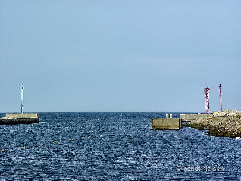 Bornholm / Neksoe Harbour (left to right): North Mole (1), South mole (2), detached breakwater(3) lights
Keywords: Bornholm;Denmark;Baltic sea