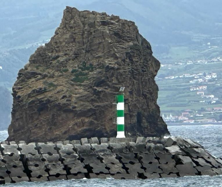 Azores / Ilha do Pico / Madalena / W Breakwater Head light
Keywords: Portugal;Azores;Ilha do Pico;Madalena;Atlantic ocean