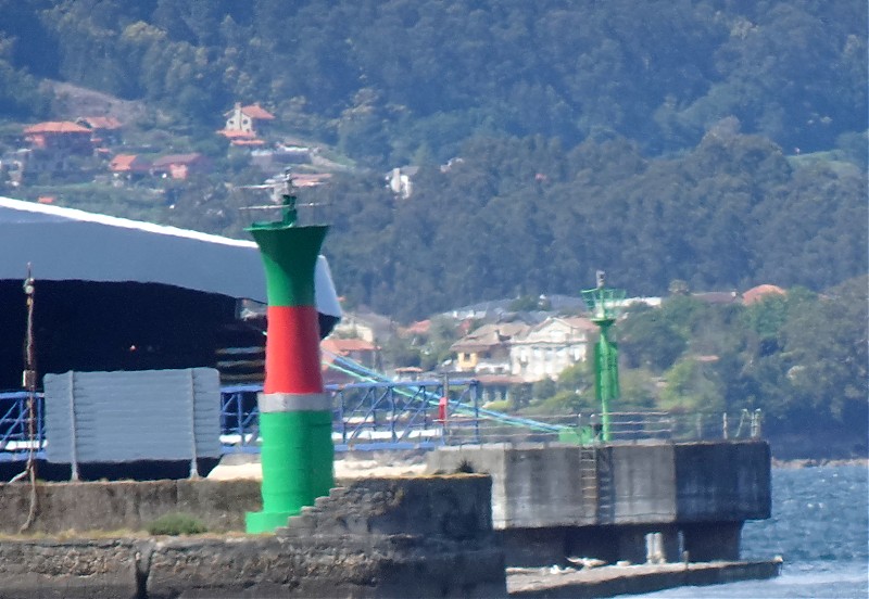 Vigo / Puerto de Bouzas / Breakwater Wharf Head (L) + Marina Dávila / Ferry pier Dolphin No 4
Keywords: Spain;Galicia;Atlantic ocean;Vigo