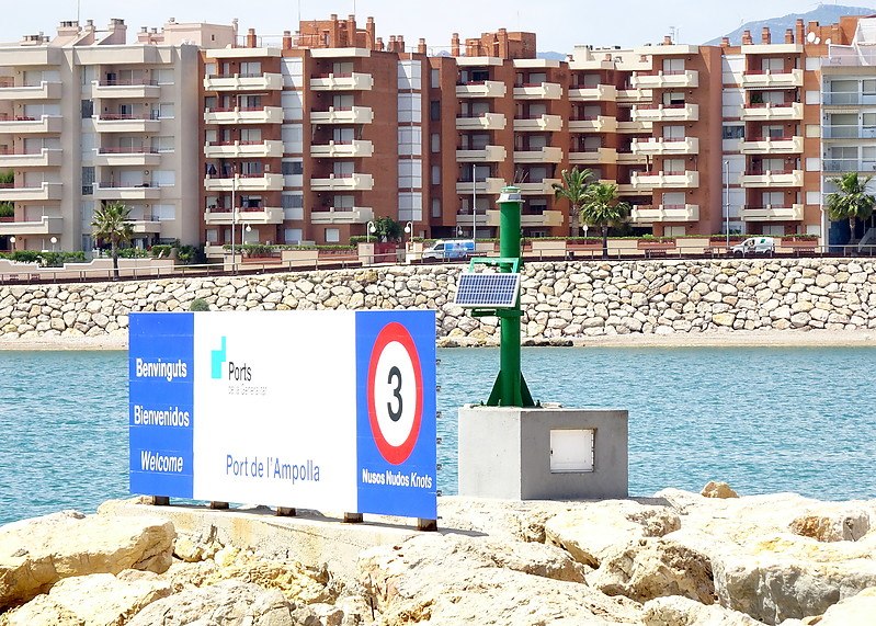 Puerto de l'Ampolla / T-Jetty Head light
Keywords: Mediterranean sea;Spain;Catalonia