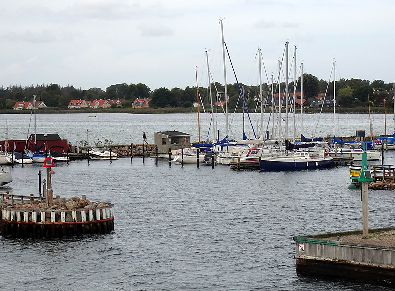 Rørvig / Small craft Harbour N  Mole Head (G) + S Mole Head (R) lights
Keywords: Denmark;Isefjord;Sjaelland;Hovedstaden