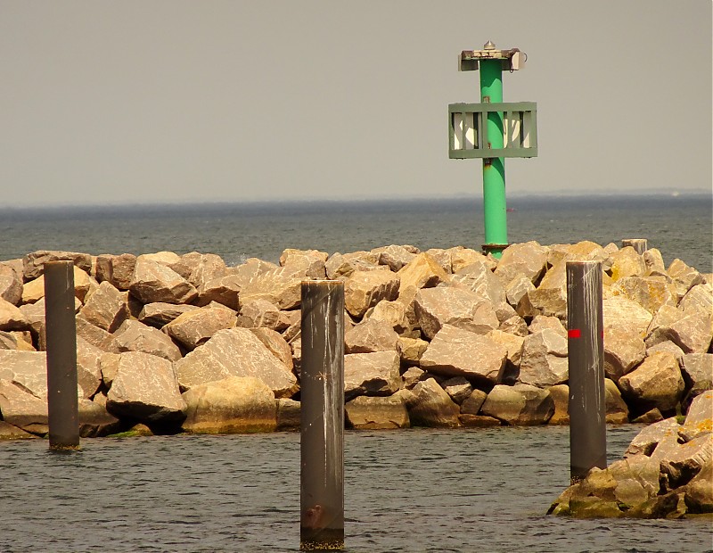 Warnem?nde / Jachthafen Hohe D?ne / N Mole Head light
Keywords: Germany;Warnem??nde;Baltic Sea