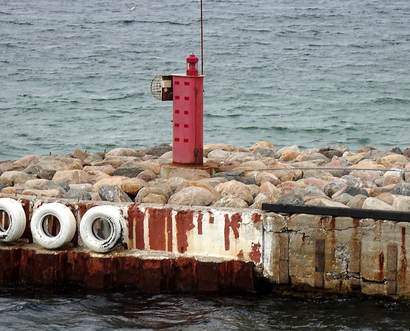 Hundested Havn / Outer Harbour / W Mole Head light
Keywords: Denmark;Isefjord;Sjaelland;Hovedstaden