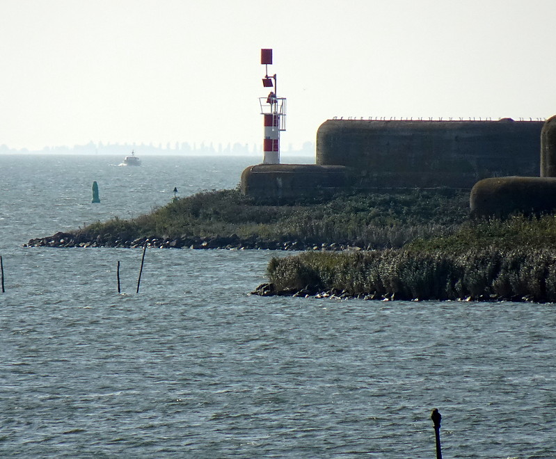 Kornwerderzand / Buitenhaven South / West Pier light
Keywords: Netherlands;Waddenzee;Friesland