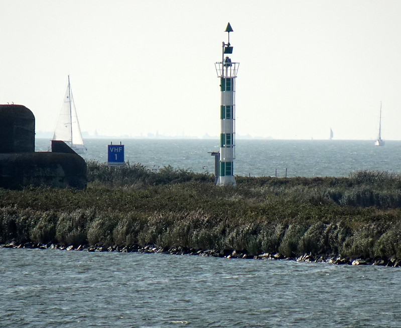 Kornwerderzand / Buitenhaven South / East Pier light
Keywords: Netherlands;Waddenzee;Friesland