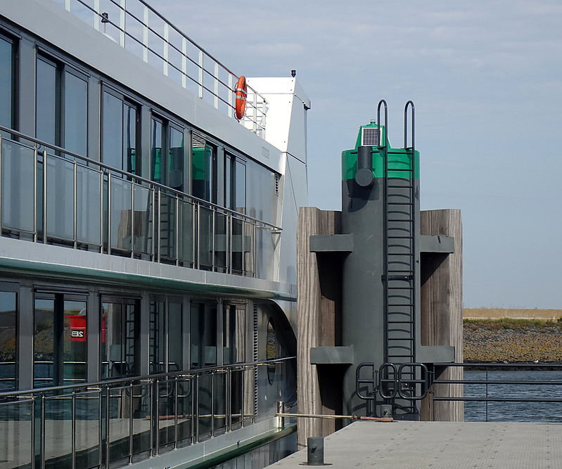 Harlingen / Multifunctionele Steiger Willemskade North light
Keywords: Netherlands;Waddenzee;Harlingen