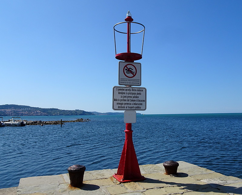 Zaliv Valdoltra / Ankaran Mole light
Keywords: Koper;Slovenia;Adriatic sea