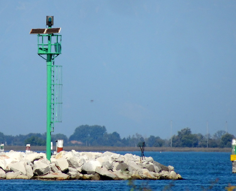 Lignano Sabbiadoro / Terramare Marina Breakwater E Side Head light
Keywords: Gulf of Venice;Italy;Adriatic sea;Lignano