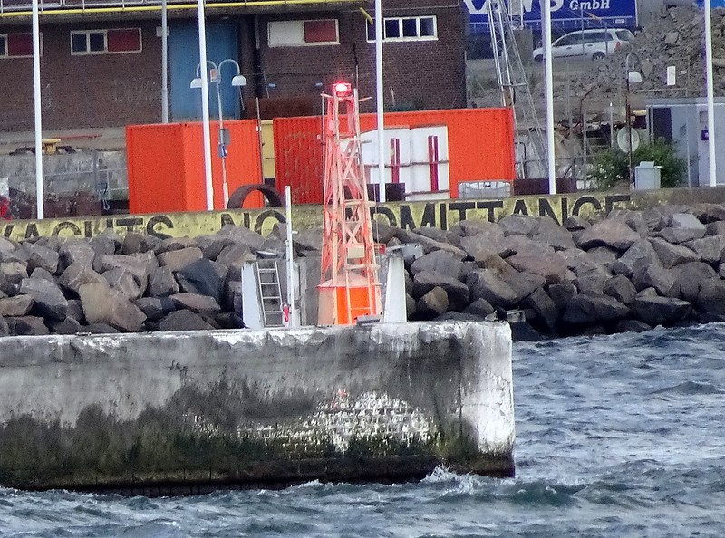 Helsingborg / S Entrance W side Detached Breakwater S end Light No 2
Keywords: Oresund;Sweden;Helsingborg