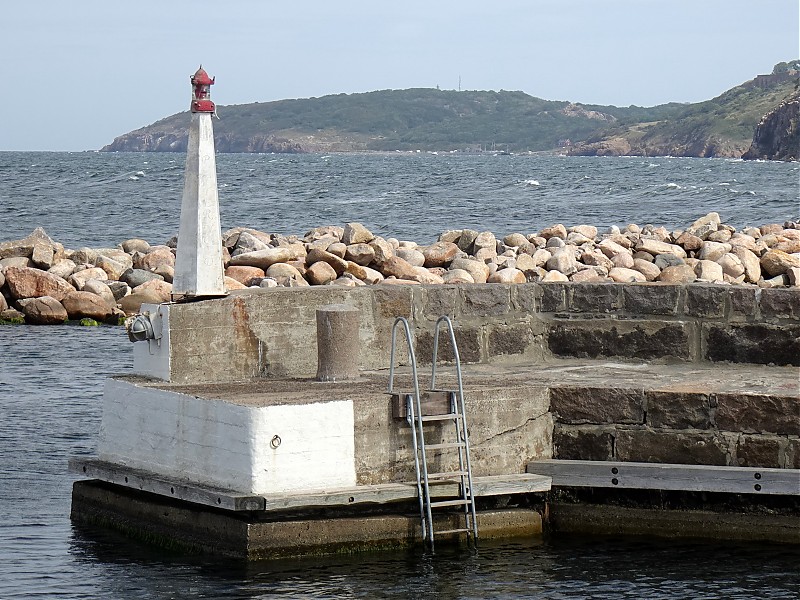 Vang Havn / Ldg Lts Front / N Breakwater Head light
Keywords: Denmark;Baltic sea;Bornholm