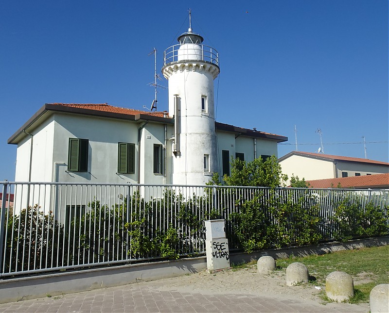Porto Garibaldi lighthouse
Keywords: Italy;Adriatic sea;Porto Garibaldi