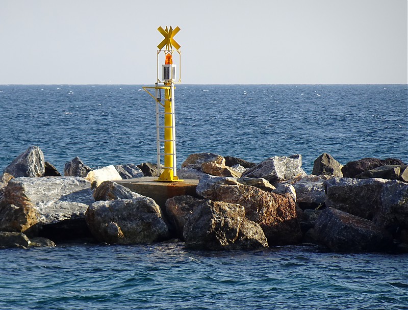 La Rocchetta light
Keywords: Italy;Mediterranean sea;Piombino;Tuscany