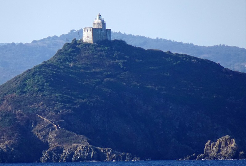 Isolotto Palmaiola / Summit lighthouse
Keywords: Italy;Mediterranean sea;Piombino;Tuscany