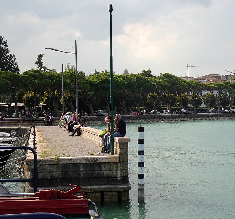 Peschiere del Garda / Porto / Mole West light
Keywords: Italy;Lake Garda