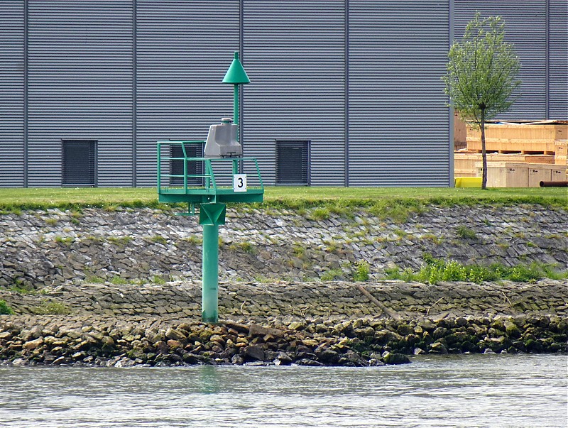 River Maas / Beneden Merwede / Light No 3
Keywords: Netherlands;Maas