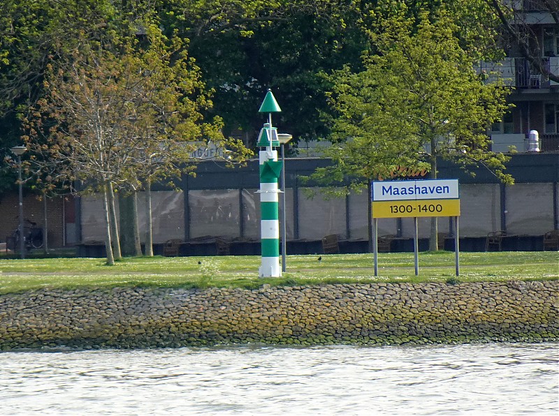 Nieuwe Maas / Maashaven W side Charlois light
Keywords: Netherlands;Rotterdam;Maas