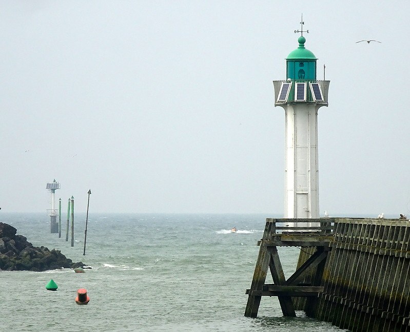 Trouville and Deauville / Entrance W side Mole Head lighthouse
Keywords: Normandy;Trouville;Deauville;France;English channel