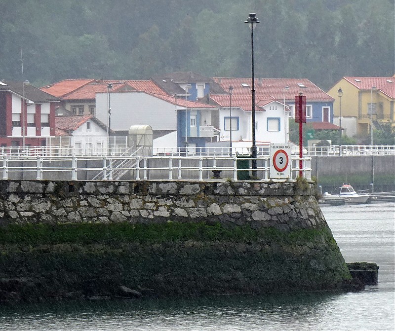 San Esteban de Pravia / San Juan de la Arena / Basin Wharf S Head light
Keywords: Spain;Bay of Biscay;Asturias
