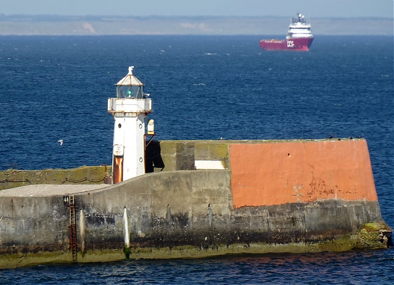 Aberdeen / N Pier Head lighthouse
Keywords: Scotland;Aberdeen;North Sea;United Kingdom