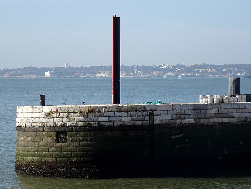 Porto de Lisboa / Naval Dock Entrance / W Pier light
Keywords: Lisbon;Portugal;Rio Tejo