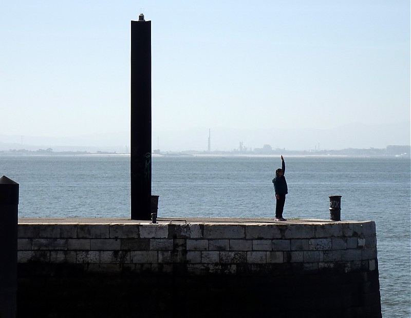 Porto de Lisboa / Naval Dock / E Pier light
Keywords: Lisbon;Portugal;Rio Tejo