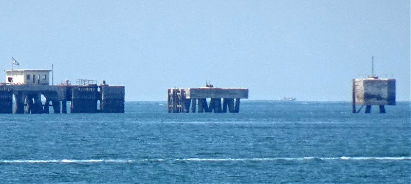 Porto de Lisboa / NATO Fuel Pier light
Keywords: Lisbon;Portugal;Rio Tejo;Offshore