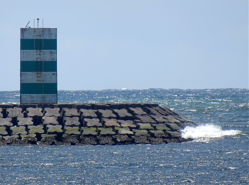 Porto / Rio Douro / S Mole Pier Head light
Keywords: Portugal;Porto;Atlantic ocean