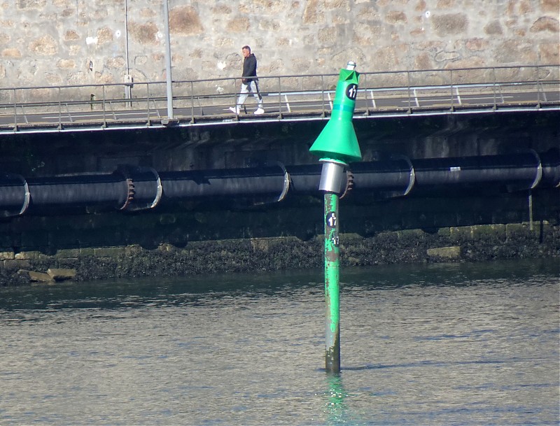 Porto / Rio Douro / Beacon 17E light
Keywords: Portugal;Atlantic ocean;Porto