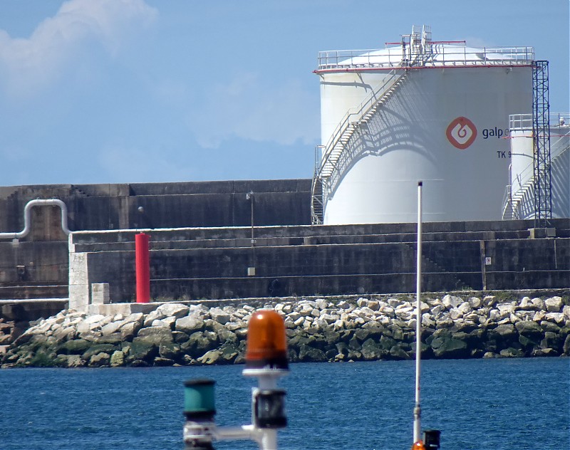 Porto de Leixões / Mole Petroliferos light
Keywords: Portugal;Porto;Atlantic ocean;Leixoes