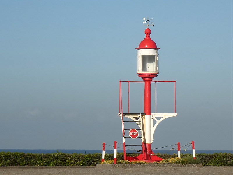 Leixoes / Matesinhos / Ex Sobreiras-range rear light
Keywords: Portugal;Porto;Atlantic ocean;Leixoes