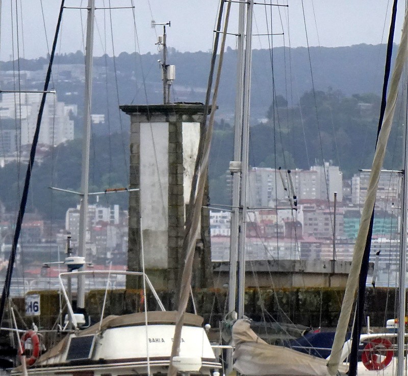 Puerto de Cangas / Inner Breakwater Wharf Head
Keywords: Spain;Atlantic ocean;Galicia