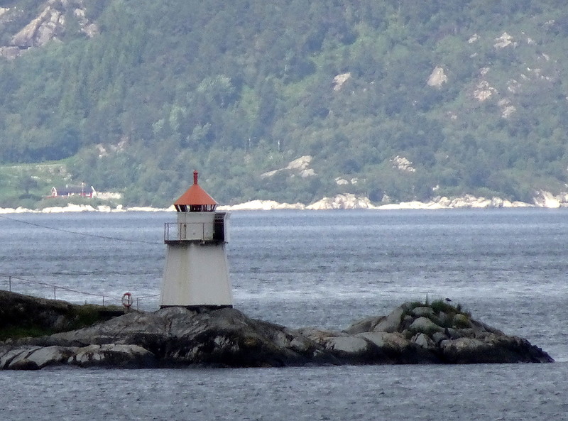 Sognefjord / Ortneset lighthouse
Keywords: Norway;Norwegian sea;Sognefjord