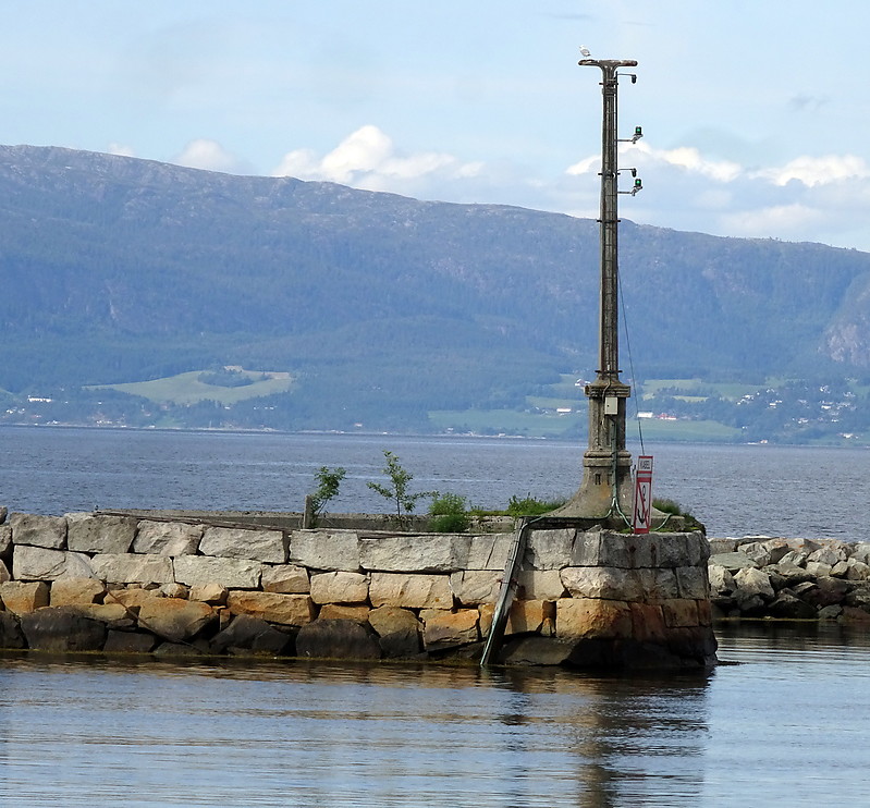 Trondheim / Skansen / Skansen løp Vestre Detached Mole E End light
Keywords: Norway;Norwegian Sea;Trondheim