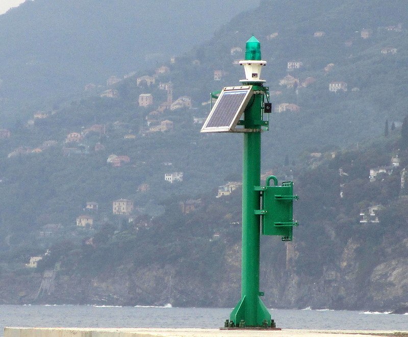 CAMOGLI - Outer Mole - Head light
Keywords: Liguria;Portofino;Italy;Ligurian sea