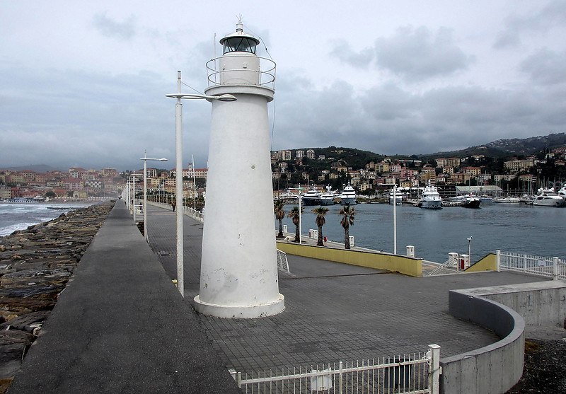 Imperia / Porto Maurizio Lighthouse
Keywords: Italy;Mediterranean sea;Imperia