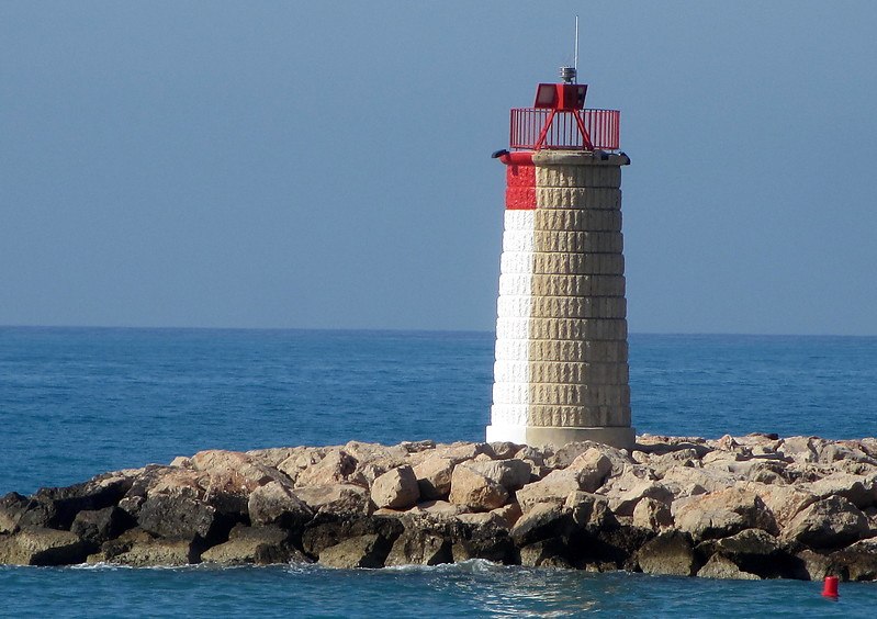 Menton - Garavan Light
Keywords: France;Mediterranean sea;Menton