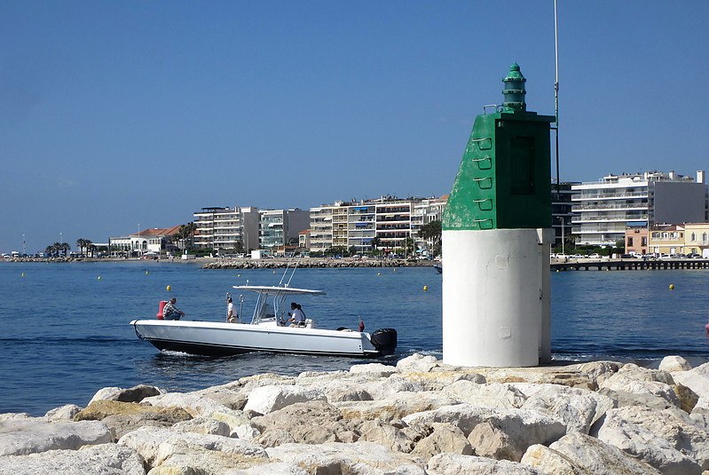 Cannes / Port de Mouré Rouge East Breakwater light
Keywords: France;Mediterranean sea;Cannes