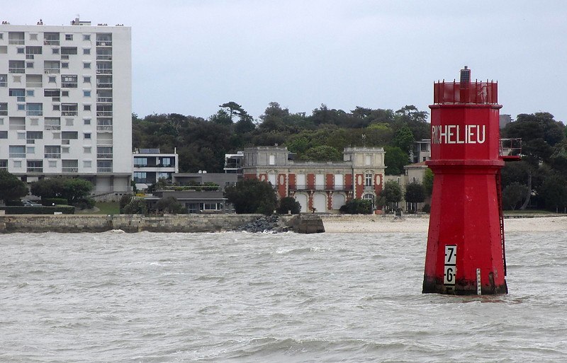 Tourelle Richelieu Light
Keywords: La Rochelle;France;Bay of Biscay;Offshore