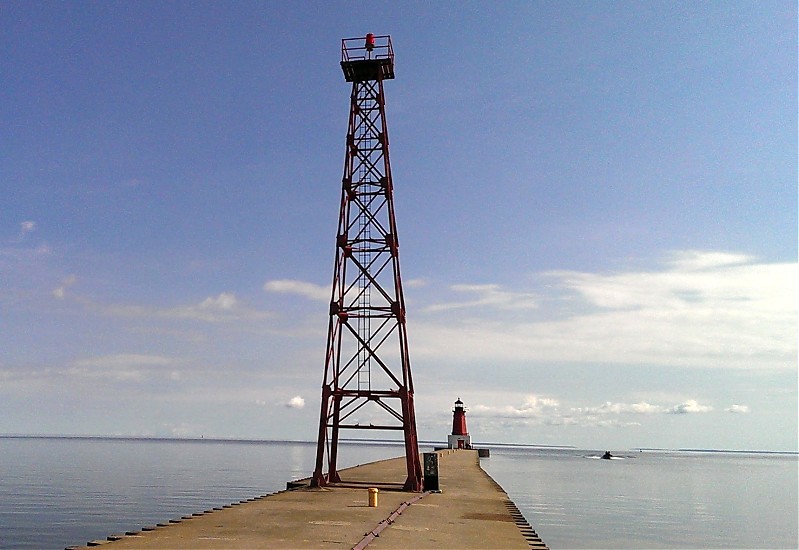 Michigan / Menominee / North Pierhead lighthouse and North Pier light (sceletal tower)
picture 2016
Keywords: Michigan;Lake Michigan;United States;Marinette